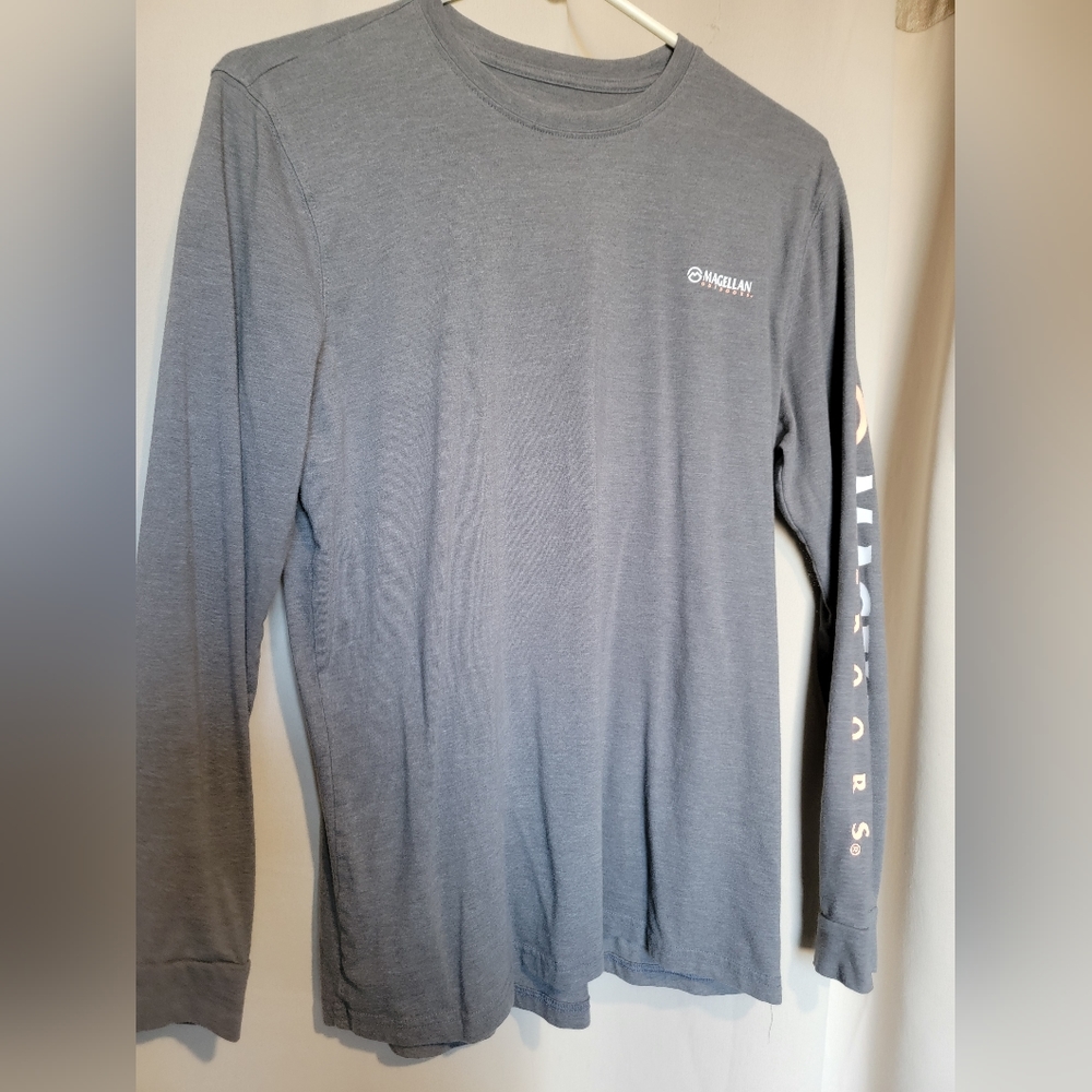 Womens gray long-sleeved t-shirt